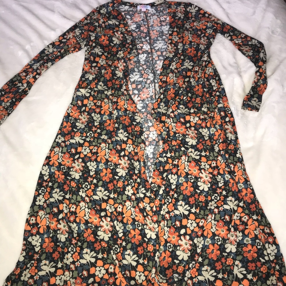 Closet staple!! Size small LuLaRoe Sarah!